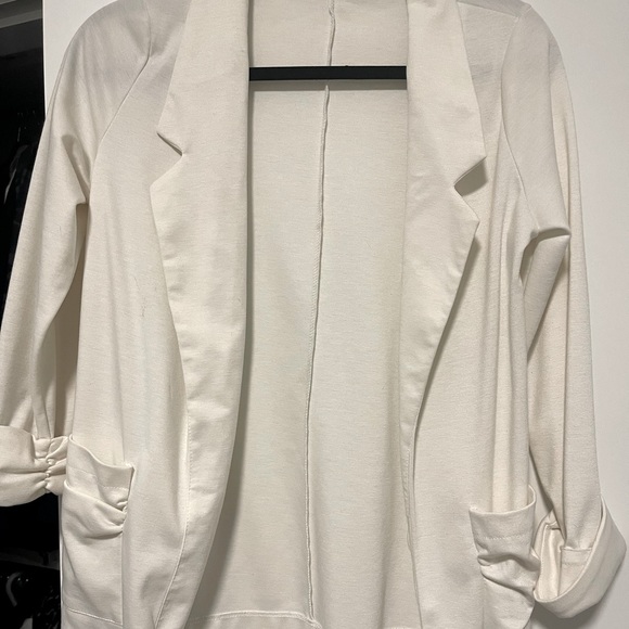 White blazer detail sleeve - Picture 2 of 2